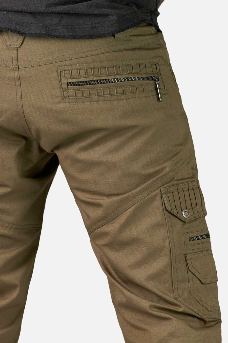 short-inizio-pants-olive-green-for-men-with-many-zip-pockets-secret-pocket-alternative-streetwear-and-festival-fashion-avanyah-clothing