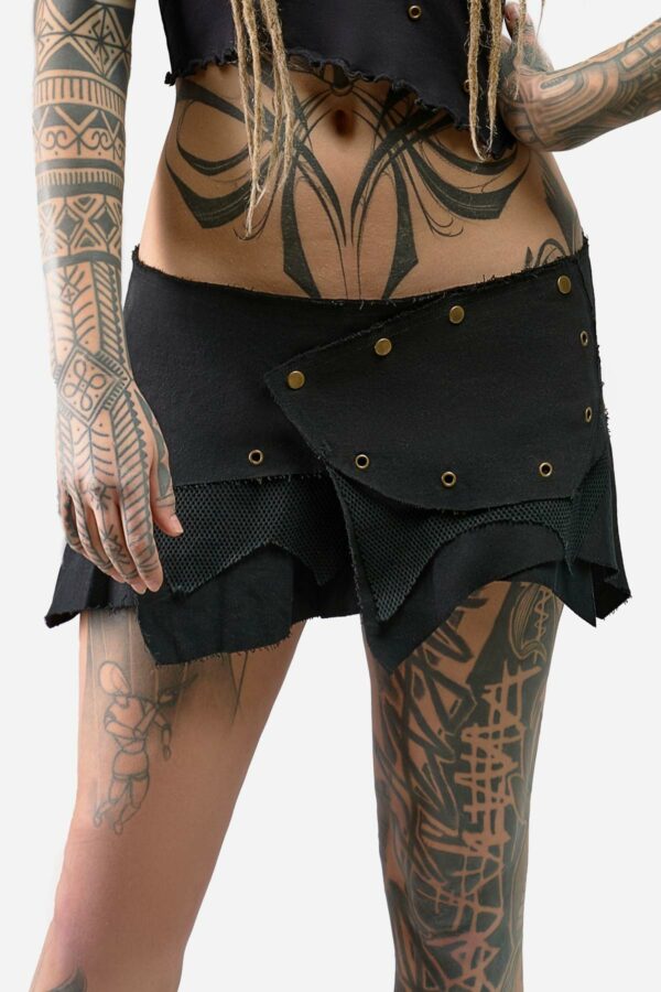 isa-mini-skirt-black-for-women-with-secret-pocket-alternative-streetwear-and-festival-fashion-avanyah-clothing