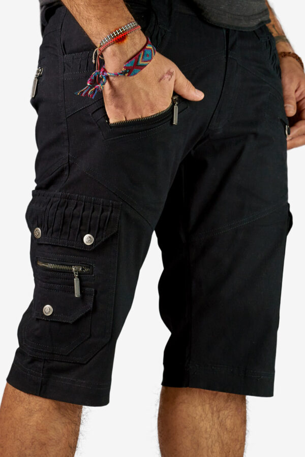 black-short-inizio-pants-for-men-with-many-pockets-and-secret-pockets-alternative-street-fashion-and-festival-fashion-avanyah-clothing