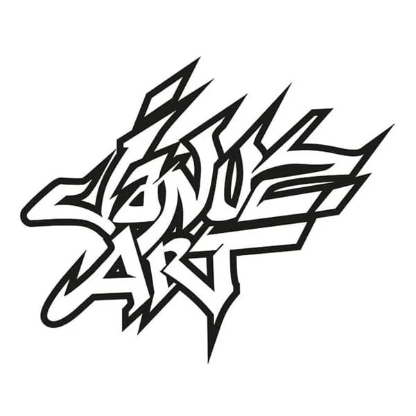 Avanyah Clothing in collaboration with Januz Art to bring art to live, creating wearable art, edgy streetwear and festival outfits