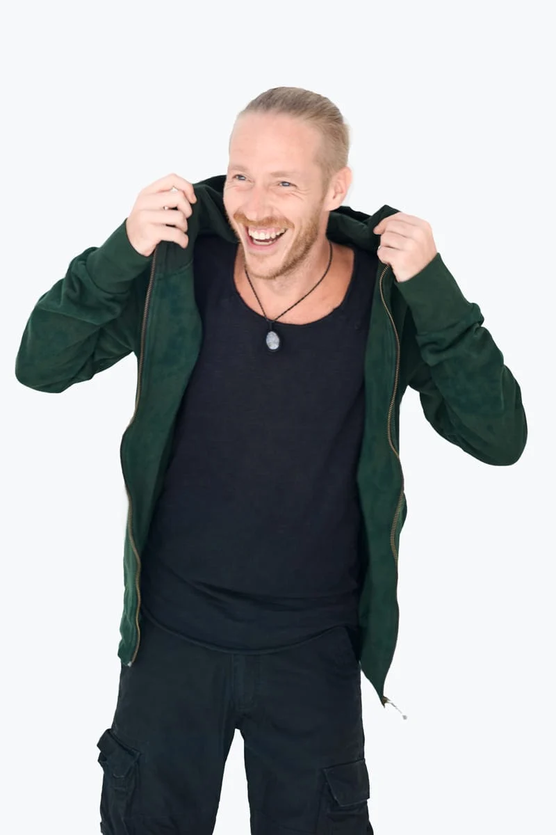 Men’s green hoodie with tie-dye effect and Pareidolia artwork – artistic streetwear by Avanyah