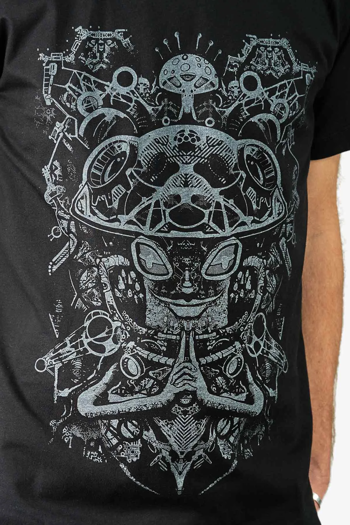Men’s cotton t-shirt in black with handmade trippy artwork – part of Avanyah & Januz Art wearable art collection