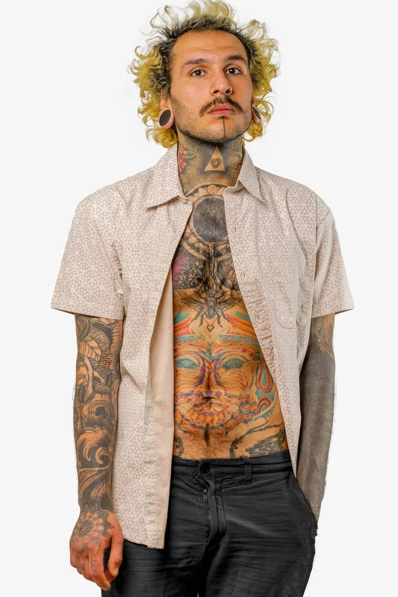 Buy men’s beige art print button-up shirt in the Avanyah Clothing online shop. Alternative fashion, festival shirts –and unique rave wear